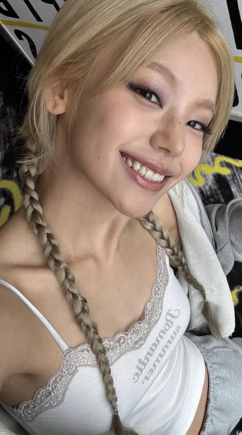 2pFf6mF1 ITZY Yeji blowjobs you until you cum 02.jpg